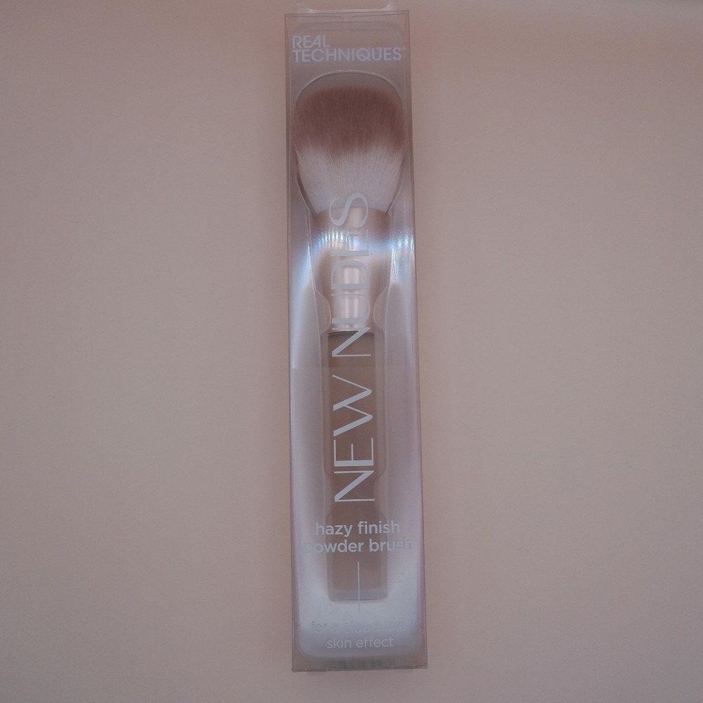Real Techniques New Nudes 091 Hazy Finish Powder Brush Makeup Tool‎ NIB